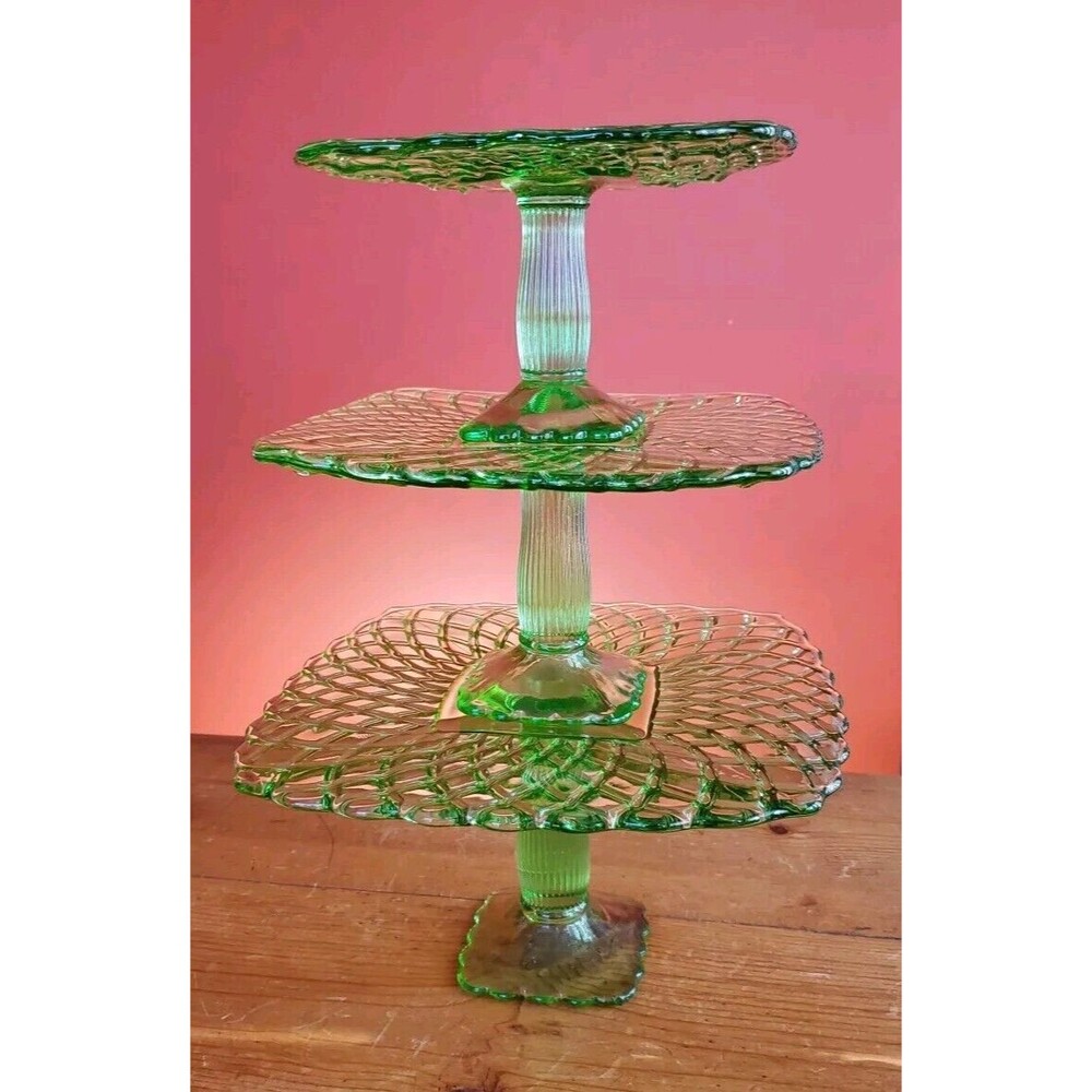 3 LE Smith & Rose Trellis Green Glass Square Pedestal Cake Stands Handmade USA - Picture 3 of 16